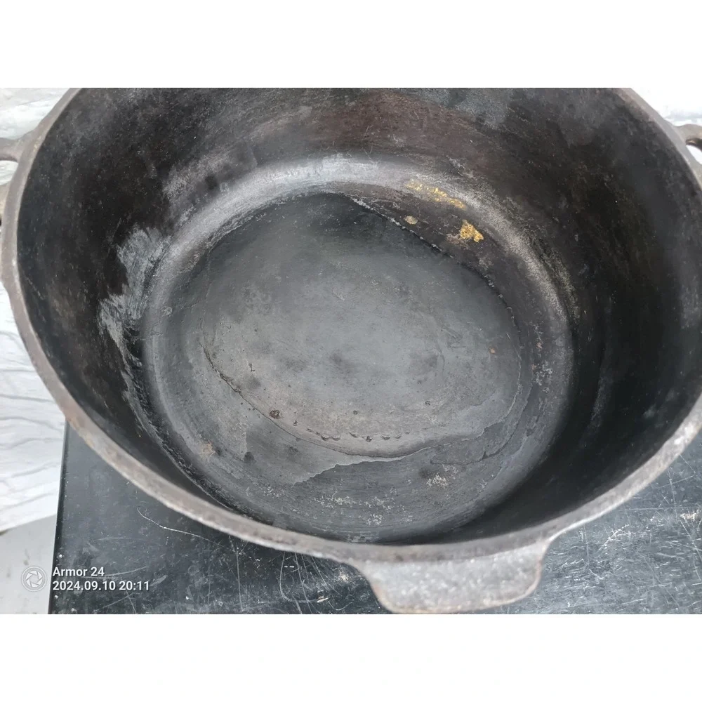 Griswold Cast Iron Pot 10,  3 Footed Cauldron  Antique Hanging (Has Crack) RARE